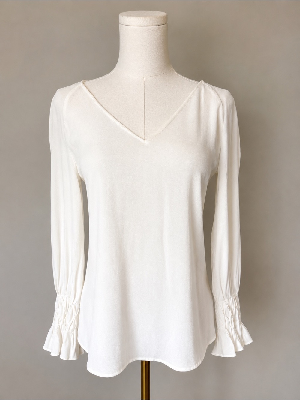 Massimo Dutti XS Ivory V Neck Ruffle Cuff Blouse 100% Viscose
